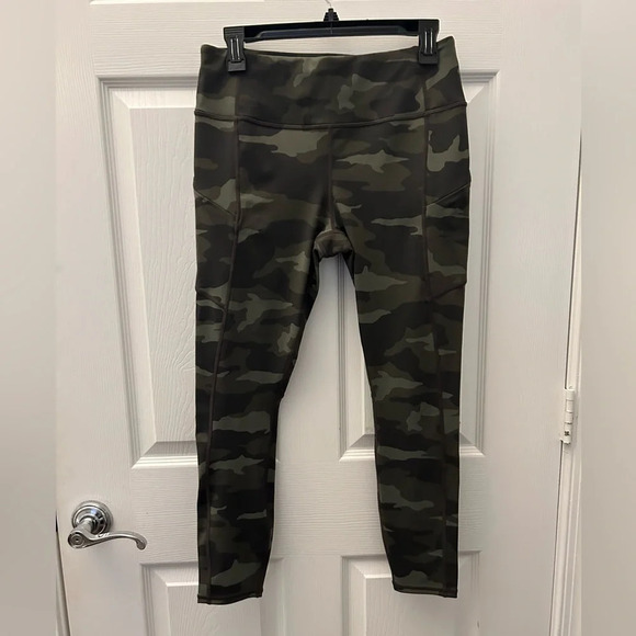 ! ATHLETA Camo Leggings size M - Picture 1 of 6